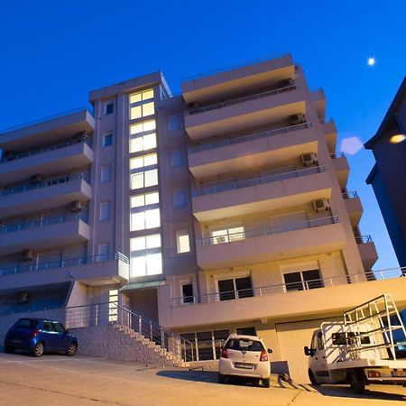 Becici Three-Bedroom Penthouse Apartment With Jacuzzi Exterior photo